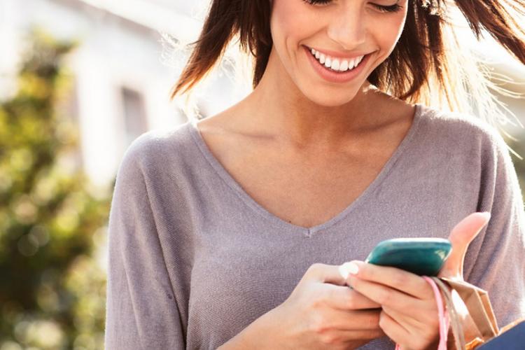 Shopper with smartphone
